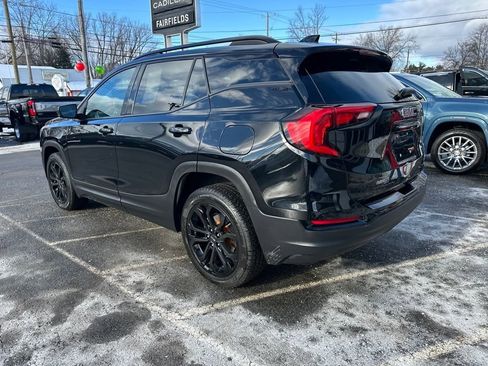 Used 2021 GMC Terrain SLE w/ Driver Convenience Package image 3