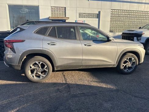 Used 2025 Chevrolet Trax LT image 1
