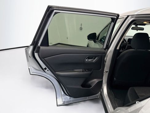 Used 2025 Nissan Rogue SV FWD image 25