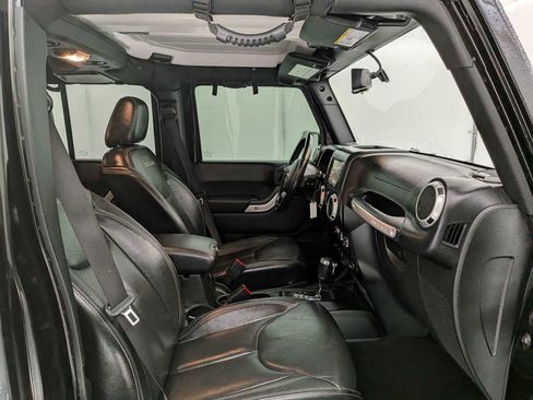 Used 2017 Jeep Wrangler Unlimited Sahara w/ Connectivity Group image 22