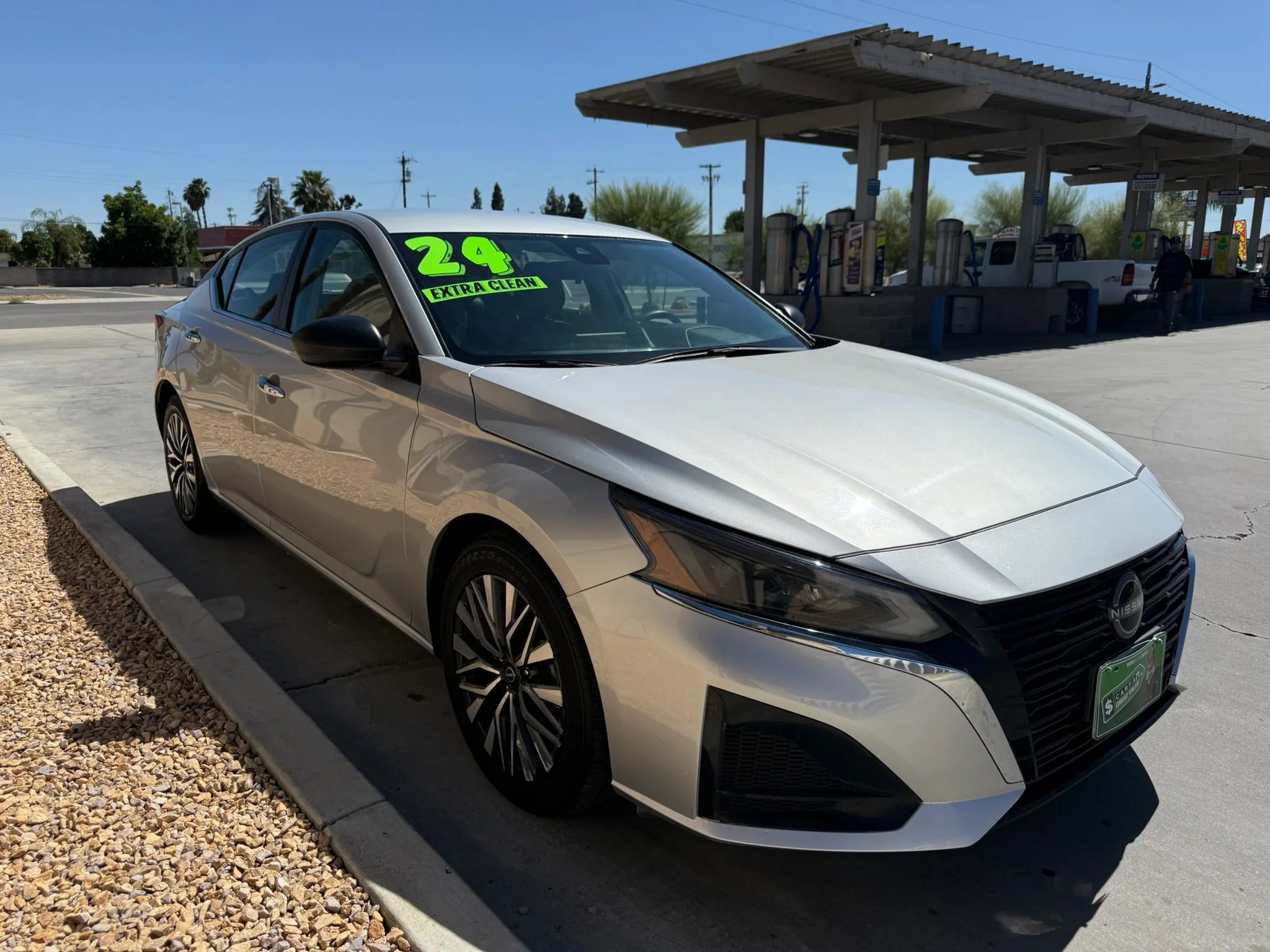 Used 2024 Nissan Altima 2.5 SV FWD image 3