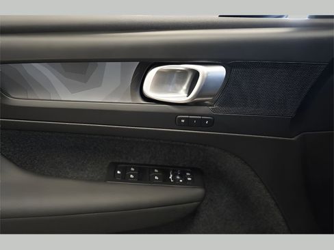 New 2025 Volvo EX40 Core w/ Climate Package image 9