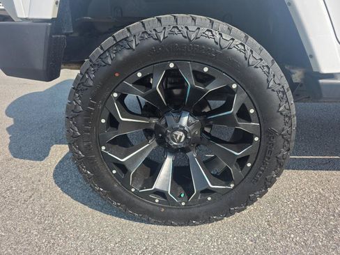 Used 2015 Jeep Wrangler Unlimited Sahara AWD/4WD image 19