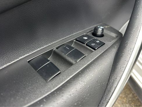 Used 2022 Toyota Corolla SE image 34