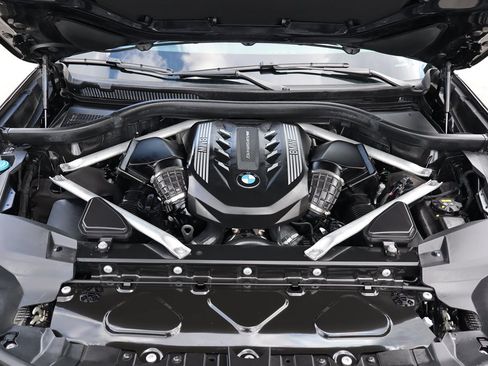 Used 2020 BMW X7 M50i w/ Dynamic Handling Package AWD/4WD image 60