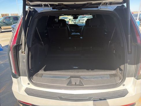 Used 2024 Cadillac Escalade V w/ LPO, ONYX Package image 24