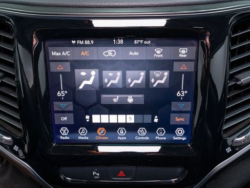 Used 2019 Jeep Cherokee Limited FWD image 18