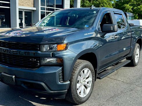 Used 2019 Chevrolet Silverado 1500 Custom w/ Custom Value Package AWD/4WD image 2