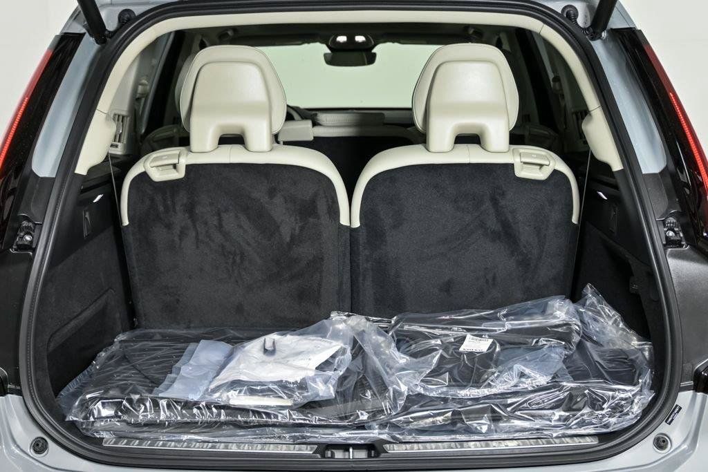 Used 2026 Volvo XC90 B6 Ultra w/ Protection Package AWD/4WD image 33