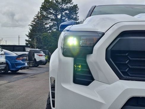 Used 2024 Toyota Tacoma TRD Sport w/ TRD Sport Upgrade Package image 9