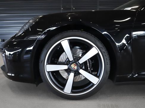 Used 2022 Porsche 911 Carrera RWD image 26