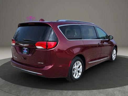 Used 2020 Chrysler Pacifica Limited image 5