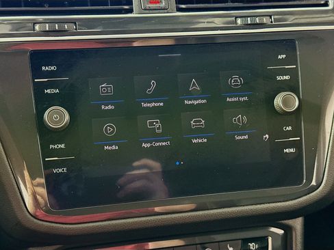 Used 2021 Volkswagen Tiguan SE image 17