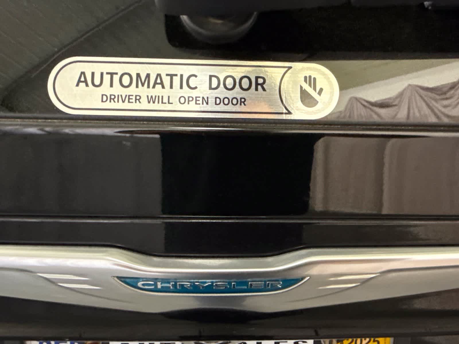 Used 2018 Chrysler Pacifica Touring Plus FWD image 13