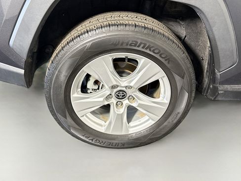 Used 2021 Toyota RAV4 XLE image 33