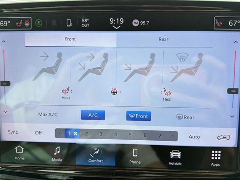 Used 2023 Chrysler Pacifica Touring-L image 24