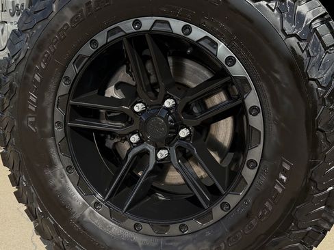 Used 2023 Jeep Gladiator Sport image 10