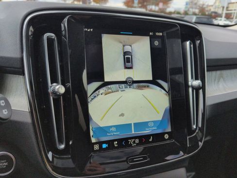 Certified 2025 Volvo XC40 B5 Plus image 19