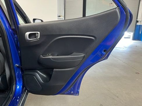 Used 2025 Hyundai Venue SEL FWD image 15