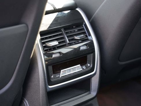 Used 2025 BMW X7 M60i image 11