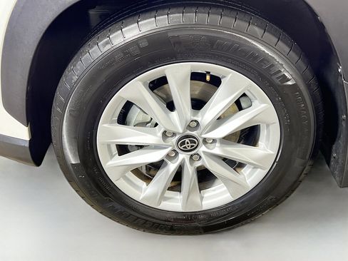 Used 2024 Toyota Corolla Cross LE image 14