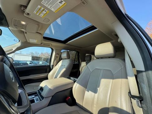 Used 2024 Ford Expedition Limited image 12