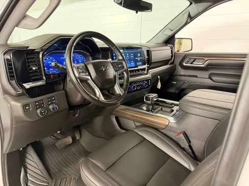 Used 2023 Chevrolet Silverado 1500 LT Trail Boss w/ LT Trail Boss Premium Package AWD/4WD image 12