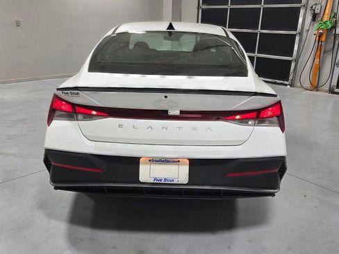 Certified 2025 Hyundai Elantra Sport FWD image 10