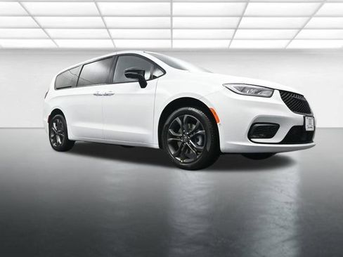 New 2026 Chrysler Pacifica Select image 18