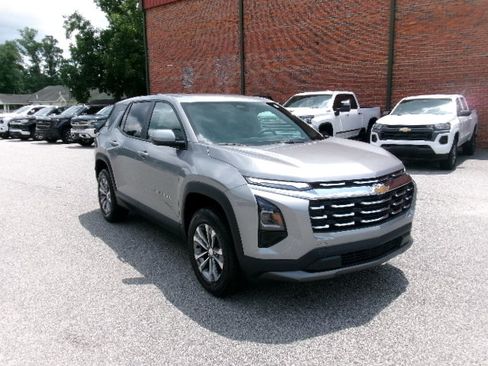 Used 2026 Chevrolet Equinox LT FWD image 1