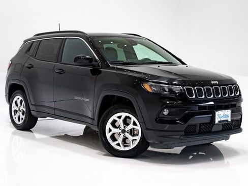 Certified 2025 Jeep Compass Latitude w/ Sun & Sound Group AWD/4WD image 6