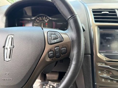 Used 2012 Lincoln MKX FWD image 24