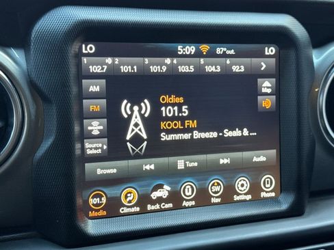Used 2021 Jeep Wrangler Unlimited Sahara w/ Uconnect 4C Nav & Sound Group AWD/4WD image 19