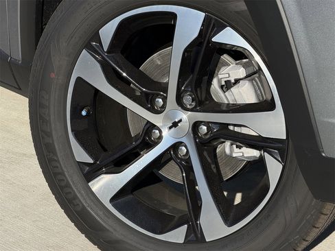 New 2026 Chevrolet Trax RS w/ Driver Confidence Package image 9