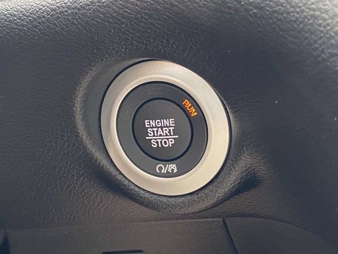 New 2027 Chrysler Pacifica Select FWD image 25