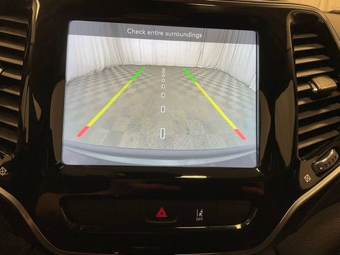 Used 2022 Jeep Cherokee Limited image 8