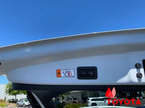 Used 2025 Toyota Corolla Cross AWD Hybrid w/ Convenience Package image 13