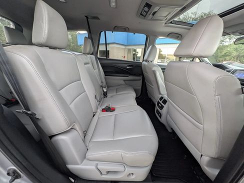 Used 2016 Honda Pilot Touring image 11