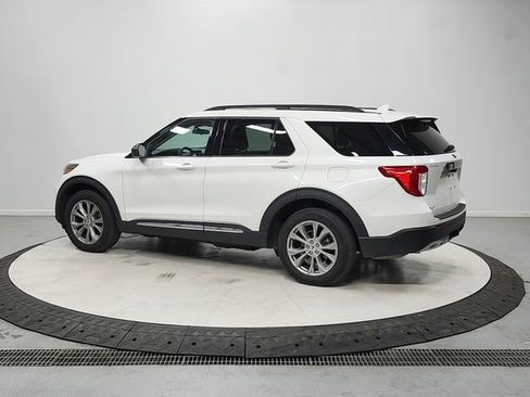 Used 2023 Ford Explorer XLT w/ Equipment Group 202A AWD/4WD image 5
