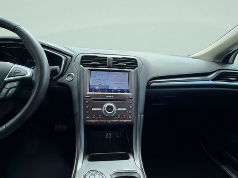 Used 2020 Ford Fusion Energi Titanium FWD image 11