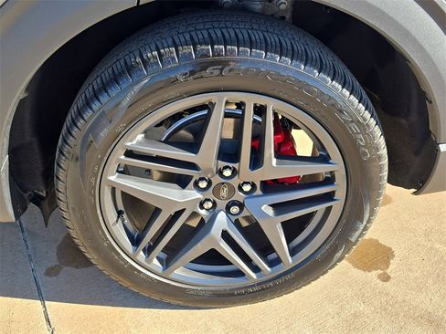 Used 2025 Ford Explorer ST image 34