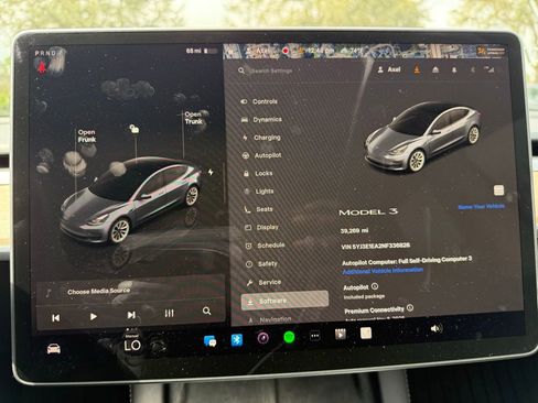 Used 2022 Tesla Model 3 Standard Range image 26