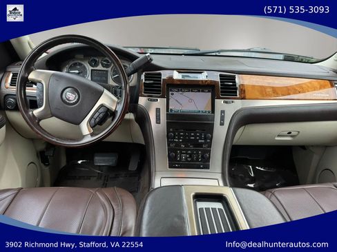 Used 2011 Cadillac Escalade ESV Platinum AWD/4WD image 22