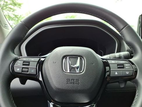 Certified 2025 Honda Pilot Touring image 23