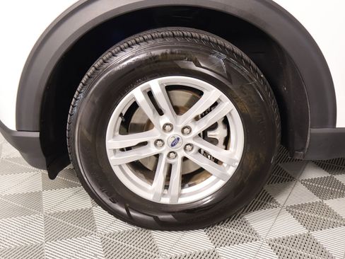 Used 2024 Ford Explorer XLT w/ Equipment Group 202A image 18