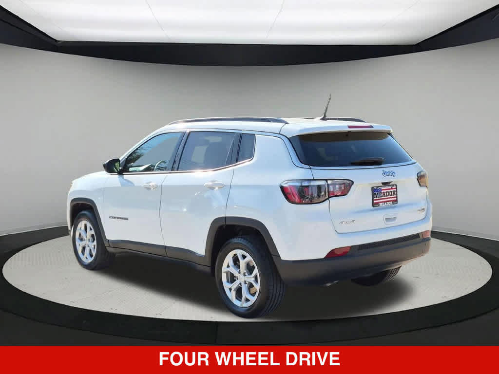 Used 2024 Jeep Compass Latitude AWD/4WD image 5