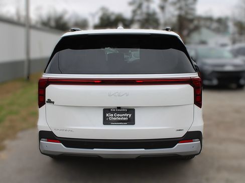 New 2026 Kia Carnival EX FWD image 10