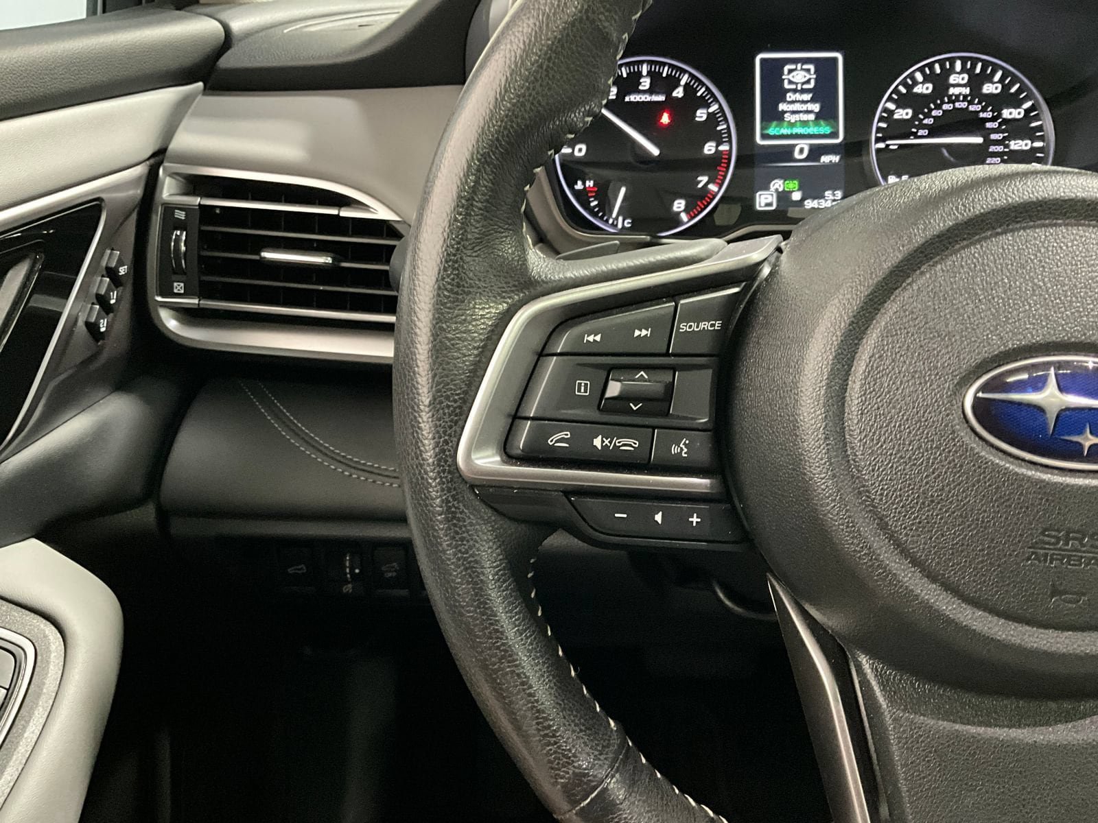 Used 2025 Subaru Outback Limited AWD/4WD image 18
