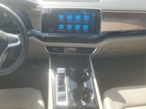Used 2024 Volkswagen Atlas SE w/ Panoramic Sunroof Package FWD image 10