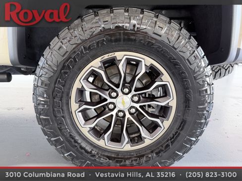 Used 2022 Chevrolet Colorado ZR2 AWD/4WD image 9
